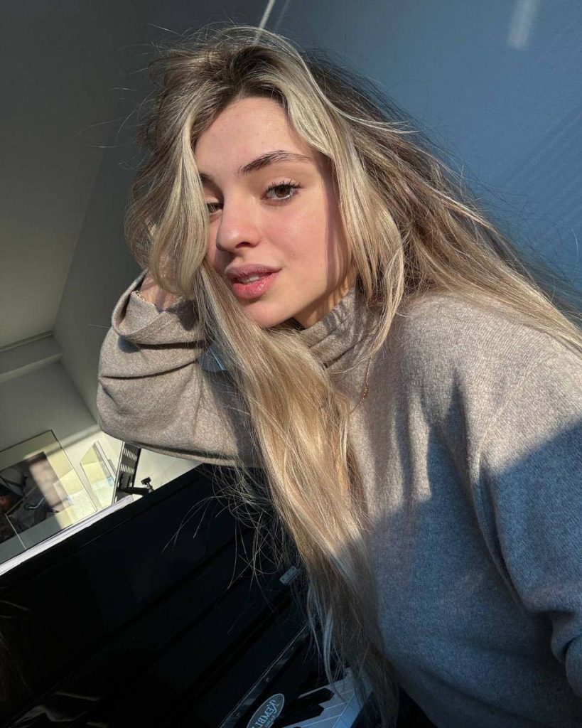 Ami Allison: Your college crush with curves that defy gravity